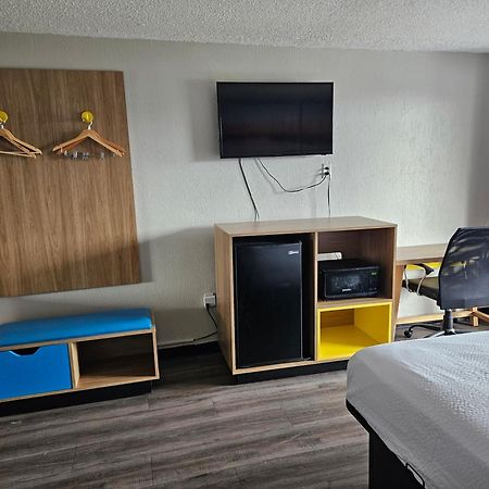 Days Inn By Wyndham Washington Buitenkant foto