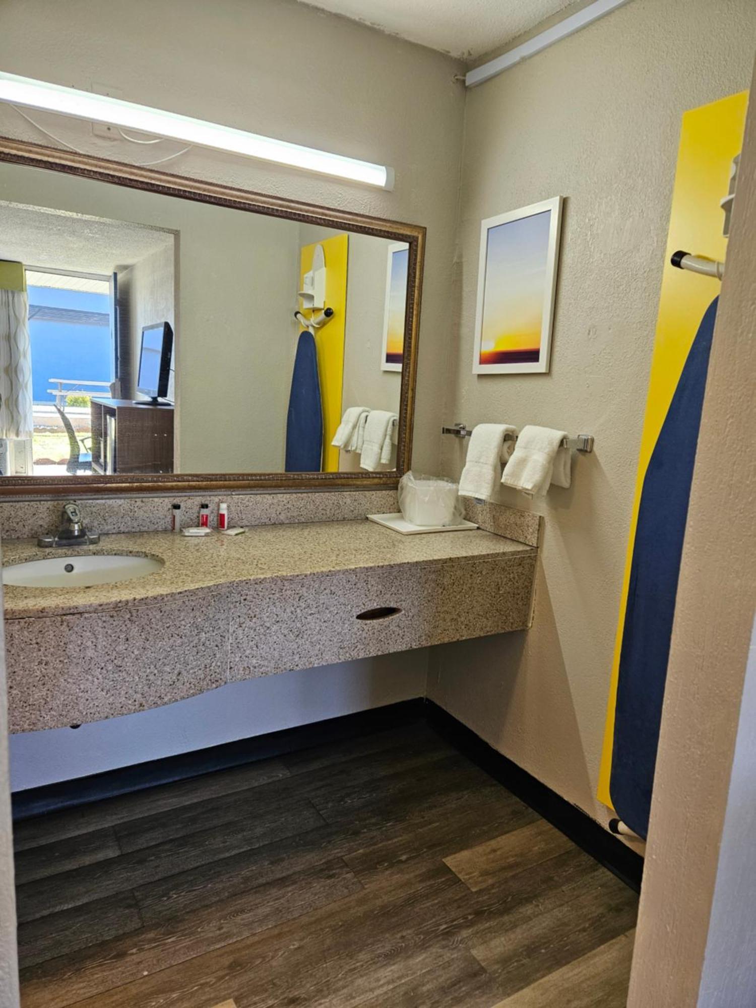 Days Inn By Wyndham Washington Buitenkant foto